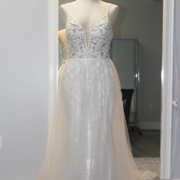 Maggie Sottero Designs Wedding Dress - Picture 1 of 6